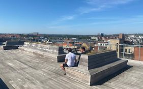 Modern Central Apt With Rooftop, Privat Balcony, & Free Parking,Next To Aarhus Attractions