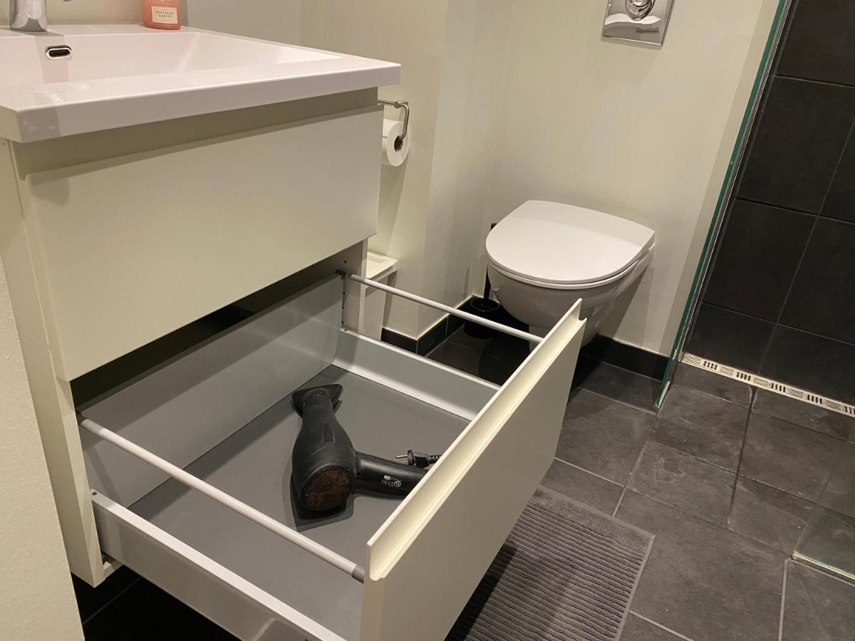 Modern Central Apt With Rooftop, Privat Balcony, & Free Parking, Steps From Aarhus Attractions Exterior foto