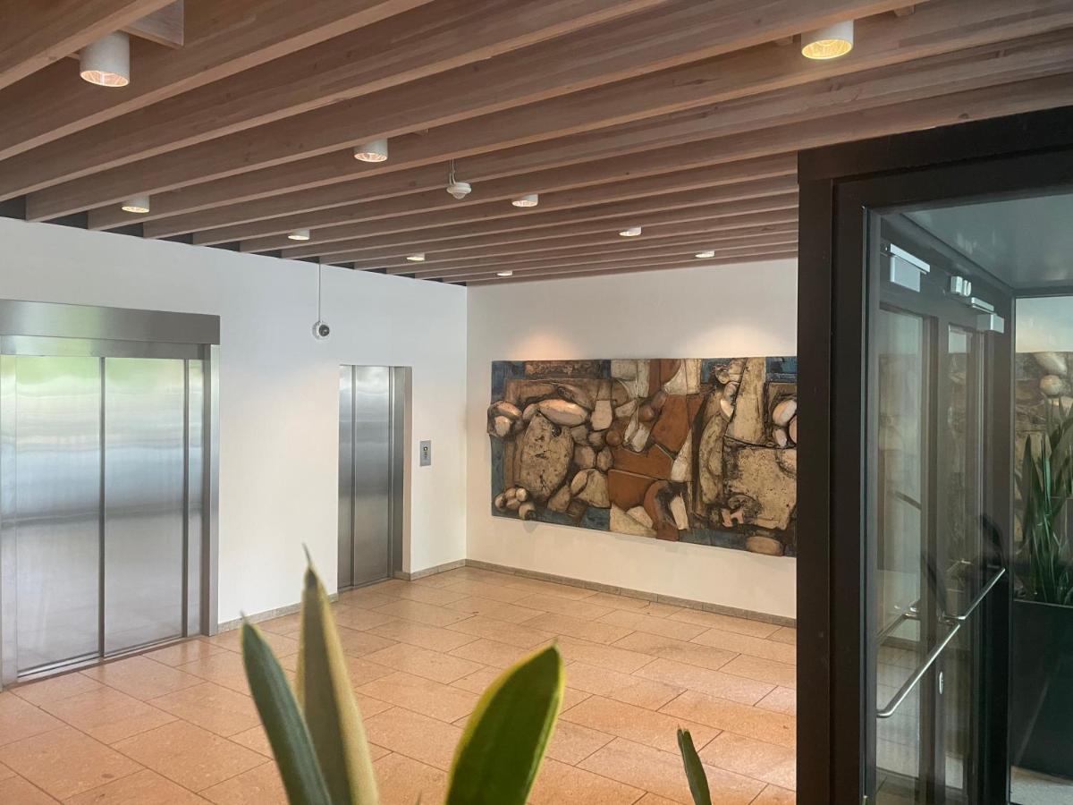 Modern Central Apt With Rooftop, Privat Balcony, & Free Parking, Steps From Aarhus Attractions Exterior foto