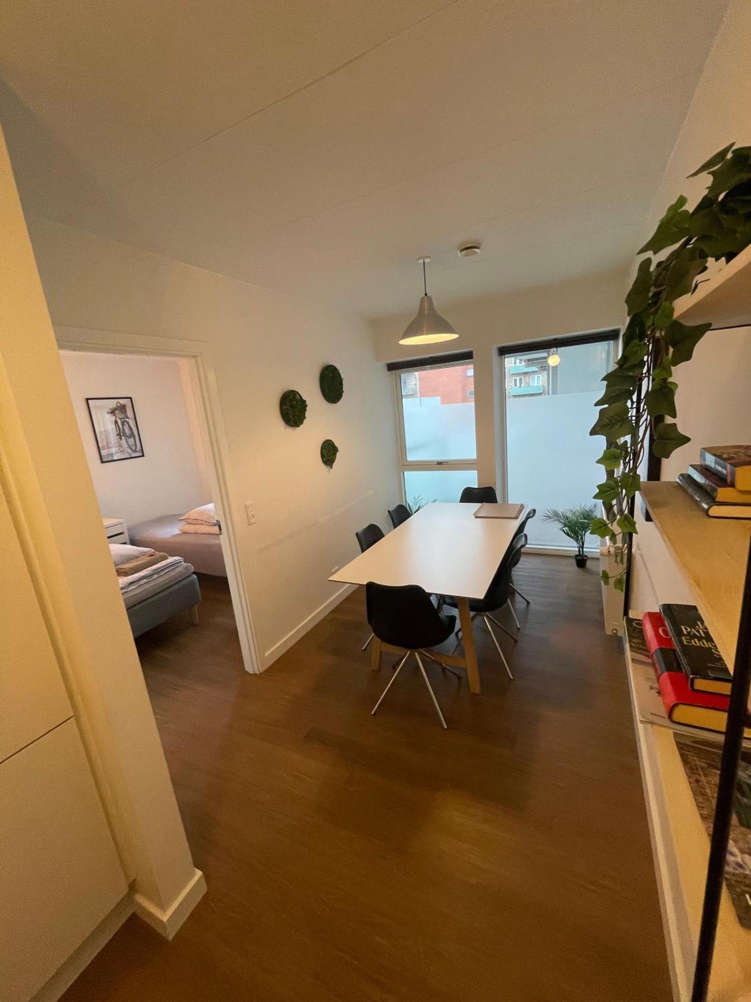 Modern Central Apt With Rooftop, Privat Balcony, & Free Parking, Steps From Aarhus Attractions Exterior foto