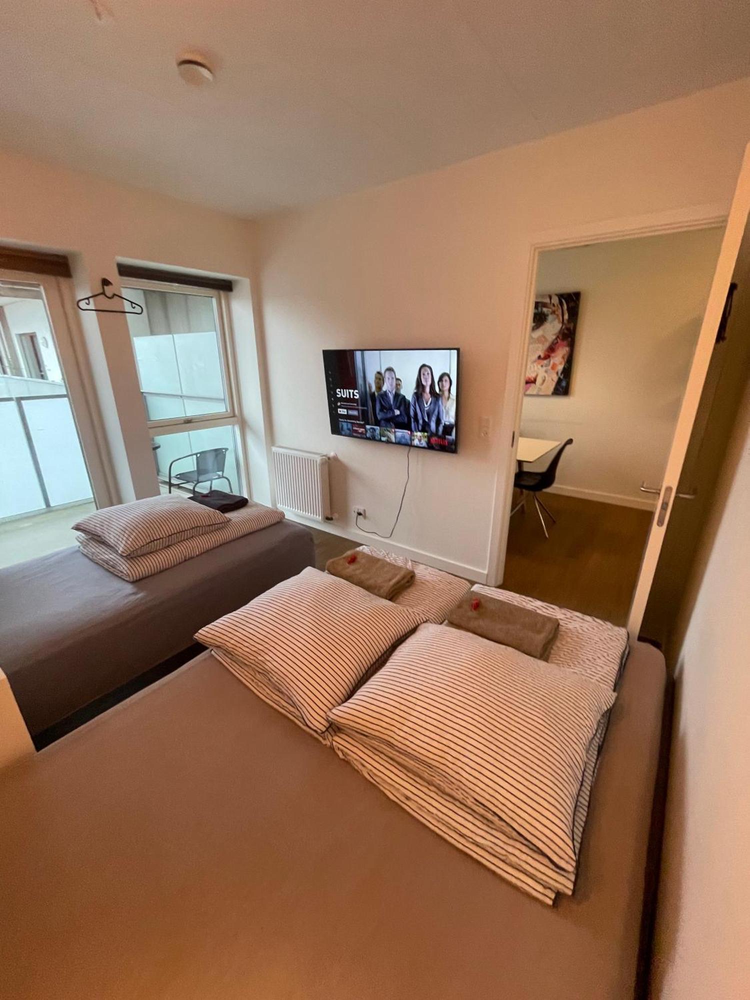 Modern Central Apt With Rooftop, Privat Balcony, & Free Parking, Steps From Aarhus Attractions Exterior foto