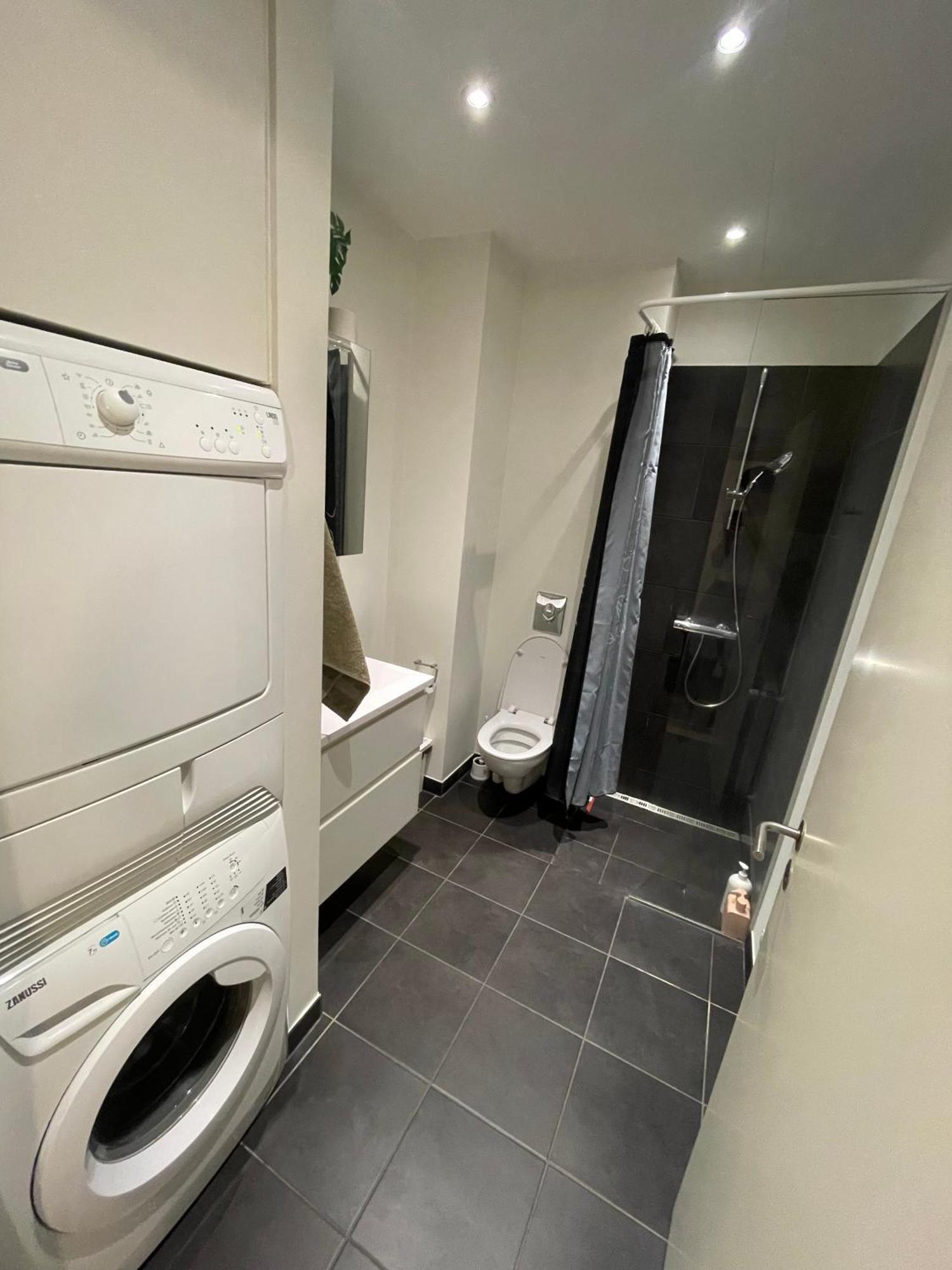 Modern Central Apt With Rooftop, Privat Balcony, & Free Parking, Steps From Aarhus Attractions Exterior foto