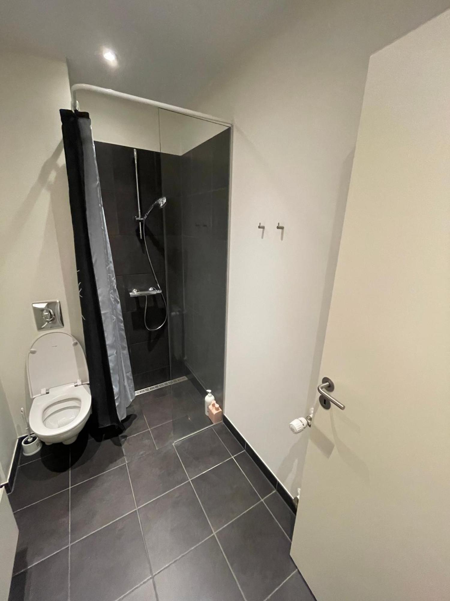 Modern Central Apt With Rooftop, Privat Balcony, & Free Parking, Steps From Aarhus Attractions Exterior foto