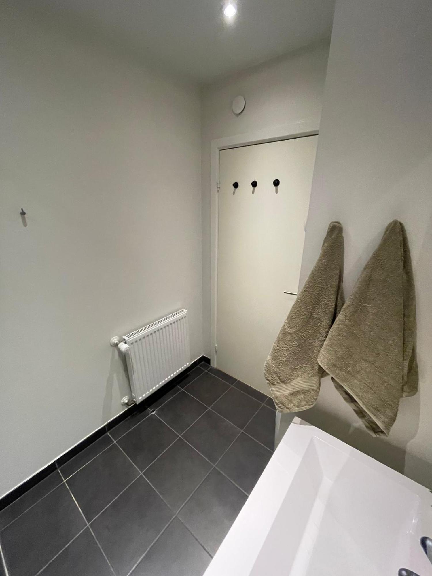 Modern Central Apt With Rooftop, Privat Balcony, & Free Parking,Next To Aarhus Attractions Exterior foto